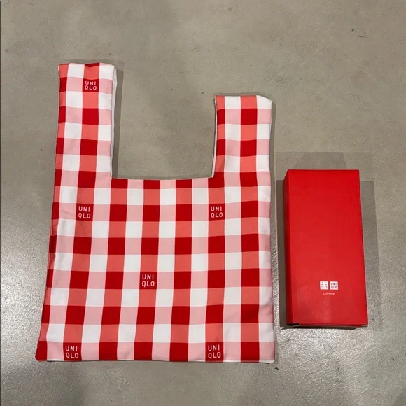 UNIQLO Limited Edition Red & White Checkered Mini Knot Bag & Reusable Bottle - Picture 3 of 9